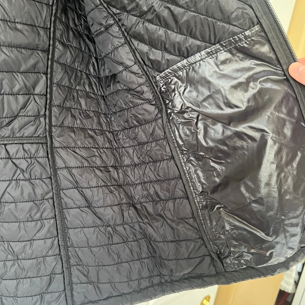 The North Face Women's Black Quilted Vest - LG - Picture 6 of 6
